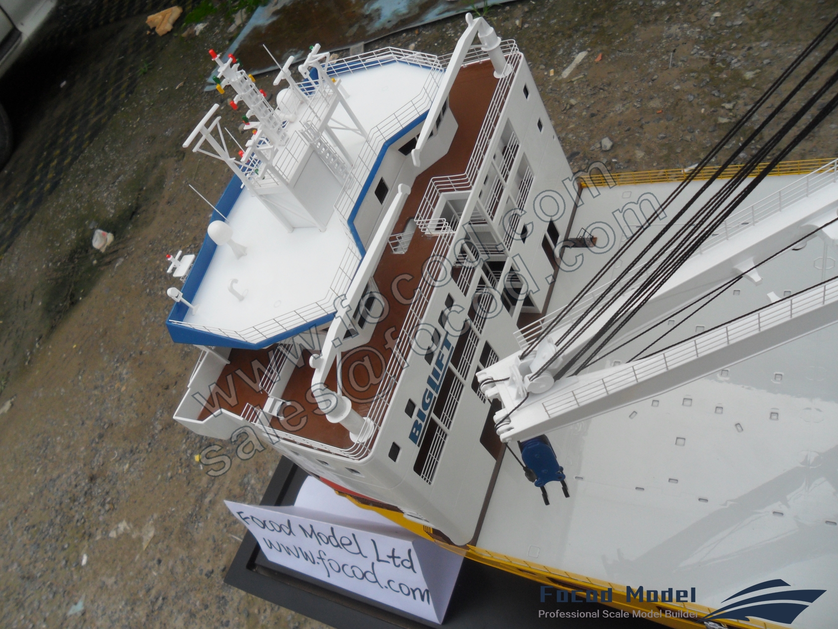 customized model of 155m heavy lift cargo ship Happy Star